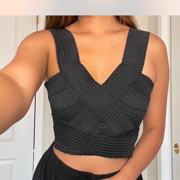 Elegant Black Textured Women's Top - Picture 4 of 6
